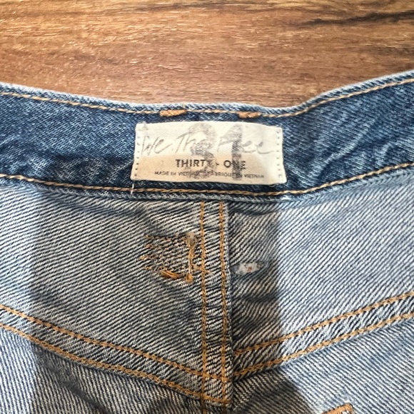We The Free thirty-one Light Blue Distressed High-Rise Denim Shorts Size 31 EUC - Picture 2 of 3